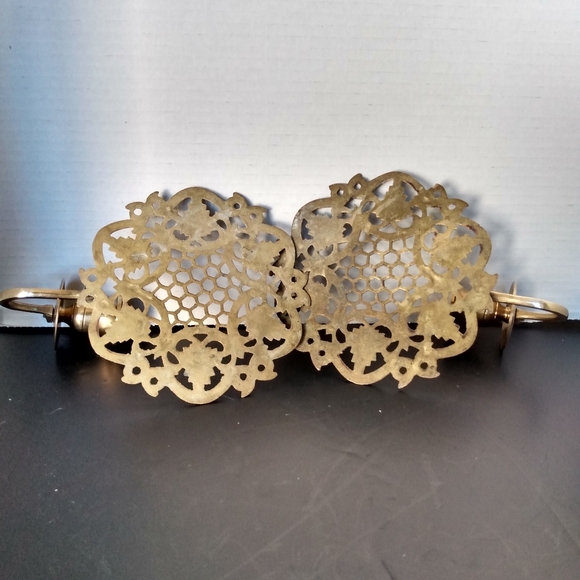 Brass Ornate Leaves honeycomb wall Candleholders - Picture 13 of 15